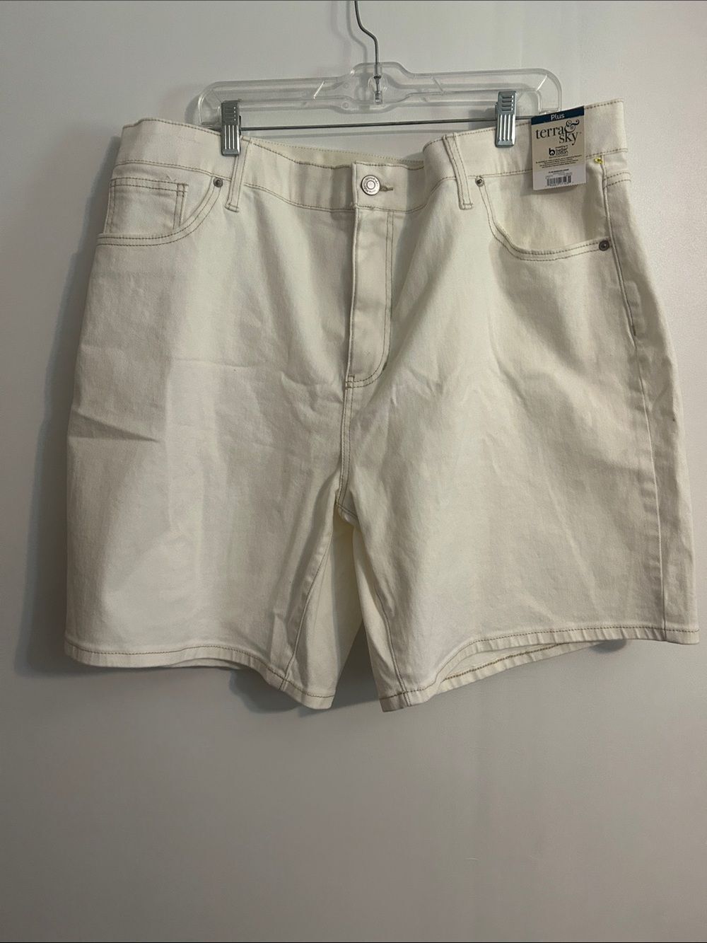 Terra & Sky Women's Off-White Denim Shorts